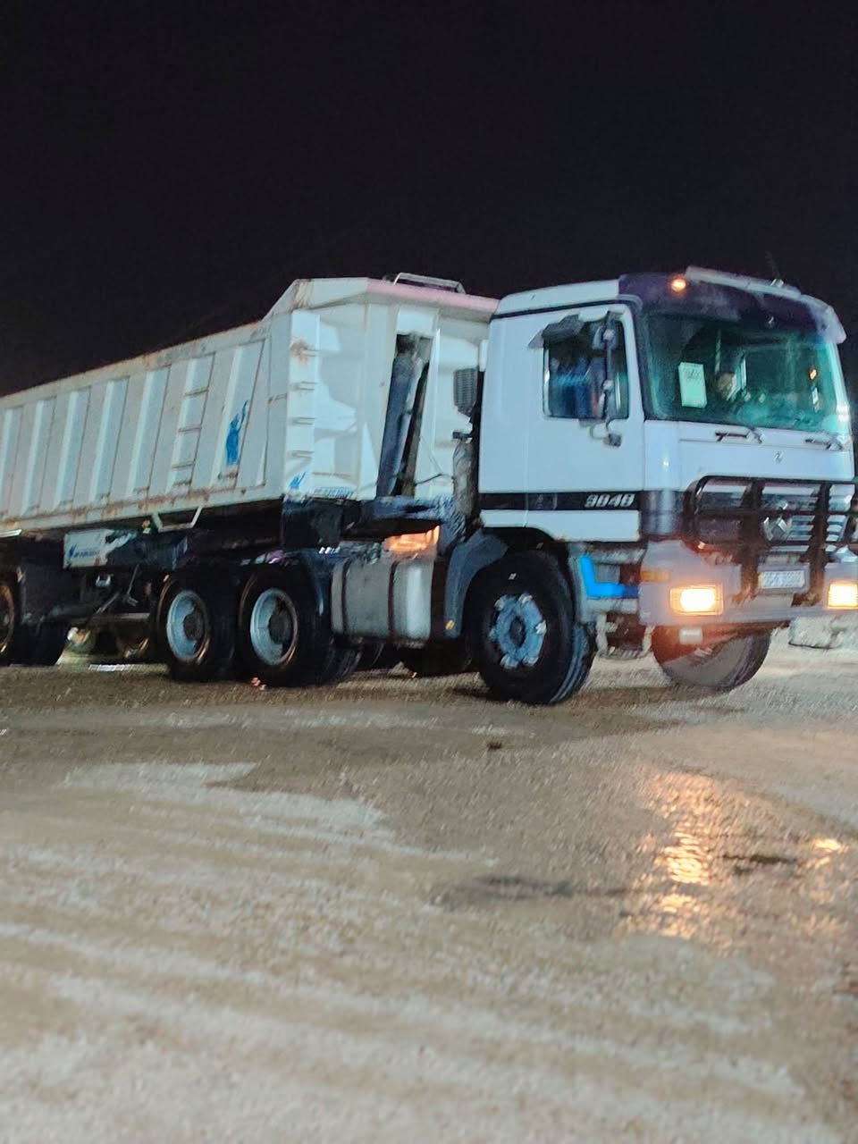 السلام عليكم،
للبيع:رأس شاحنة أكتروز شمعة موديل 2003.
المواصفات:

موديل: 2003
العربانة: ماموت ذراع 32
رقم انبار انكليزي 
للتواصل:

***********
***********
