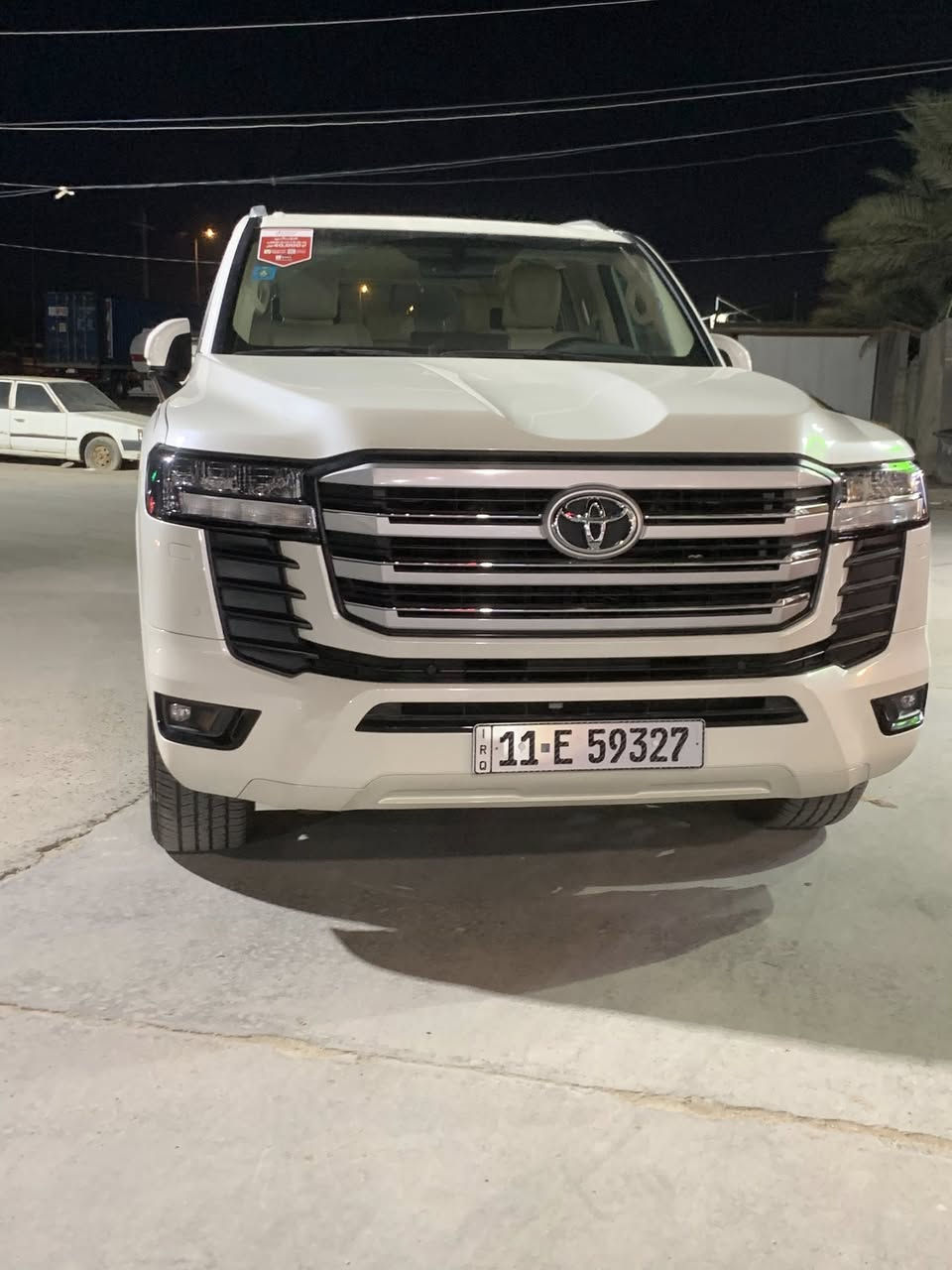 للبيع لاندكروز ضمان شركة ساز ‏الأصلي موديل ٢٤ كفاله عامه من شخط ماشيه ٨٠٠٠ سعر ٧$ وبيها مجال الاستفسار ***********
