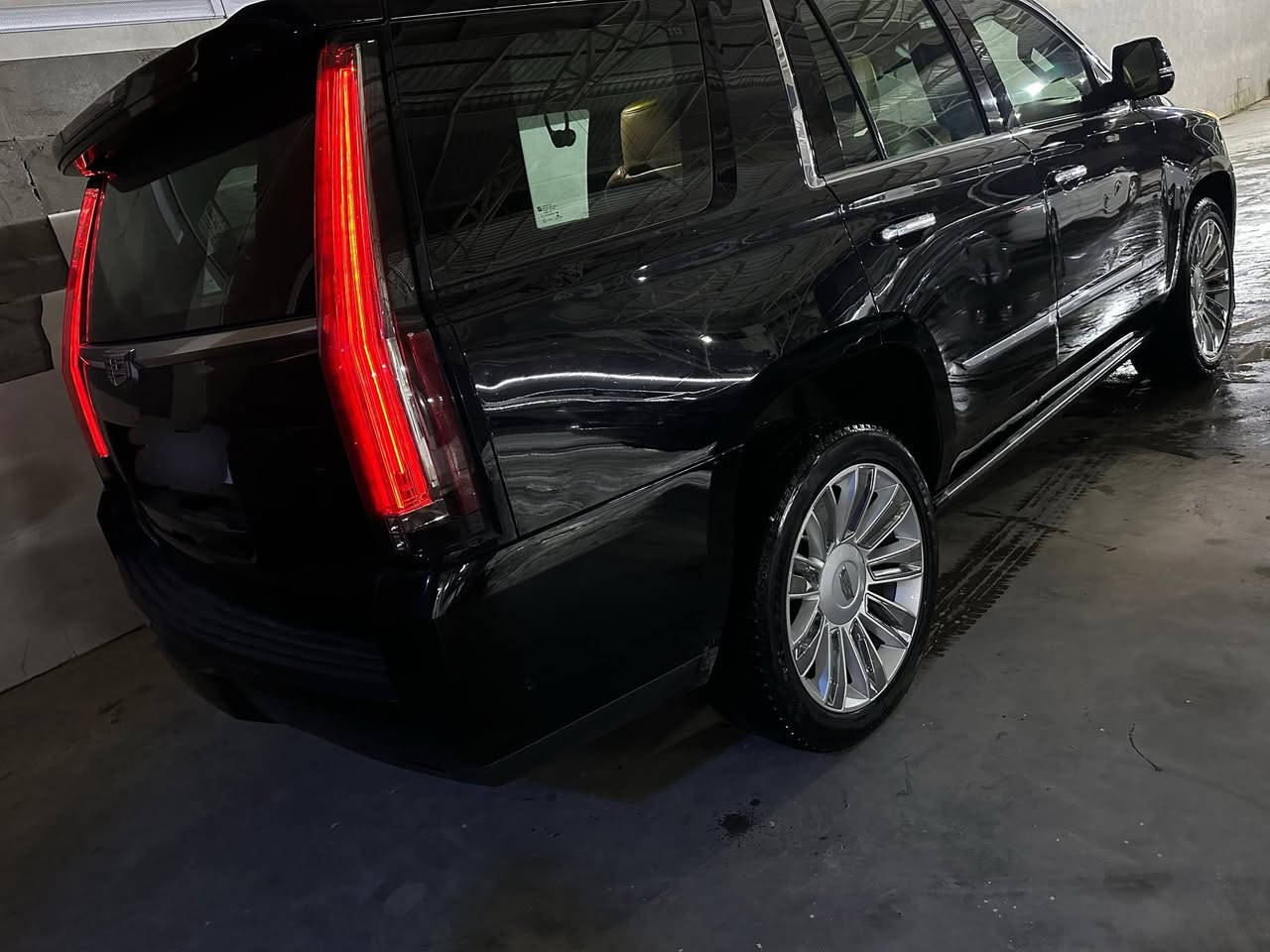 كاديلاك اسكاليد 2019 خليجي وكاله المنصور مكفوله
بلاتينيوم اعلى فئه فول مواصفات 
بيها فقط تكحيل بل بنيد اثر طلقه
والباقي وضع الشركه
باسمي تحويل ثاني يوم 
سعرها 35الف مجال بسيط 
مكان السياره بغداد حي الجهاد 
غير متواجد فيس ولا رسائل فقط اتصال 
***********
