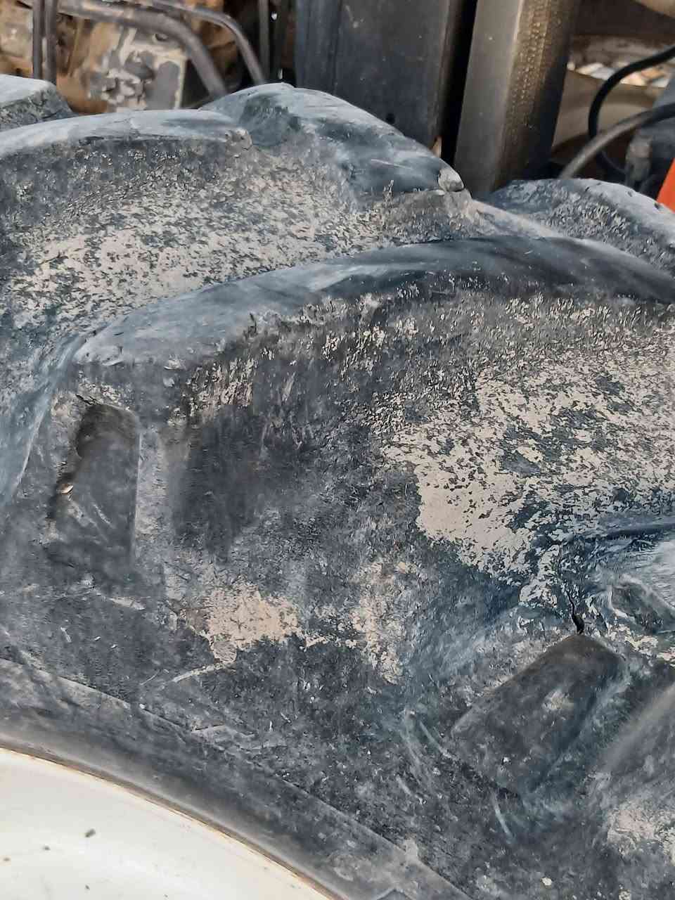 زوج تاير للبيع الحجم ٢٨.٩.١٤ 
***********
