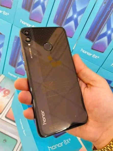 هونر 8X إنتاج 2019 يحمل لعبه للبوبجي  بدقه 40 فريم ذاكرة 6/128 سعر العرض ليوم الخميس  70 الف دينار
🔹 اصلي إنتاج 2019 نظافة 100 
🔹 المعالج: Hisilicon Kirin 710 ثماني النواة
🔹🔹ينزل لعبة بيس efootball 
🔹 الكاميرا: خلفية مزدوجة 20+2 م.ب. / امامية 16 م.ب.
🔹 الشاشة: 6.5 بوصة بدقة FHD+ بها نوتش
🔹دبل سيم كارت 4G + رام خارجي بنفس الوقت 
🔹بصمة اصبع بظهر الهاتف 
🔹 يدعم جميع خدمات گوگل وسوق بلي + البحث الذكي + التصوير الذكي Ai 
🔹 يدعم الراديو FM + مسرع الالعاب + مصباح + وضع المرآة + البوصلة + الصحة + المفكرة والتقويم 
السعر 70 الف دينار فقط ✅ 
جمله ومفرد توصيل كافه محافظات 
بغداد زيونه الربيعي مقابل مول دريم ستي خلف الكراج 
نأسف اذا اتاخرنه بالرد  راسلني ع واتس او الاتصال ب 
***********
*********** بغداد
