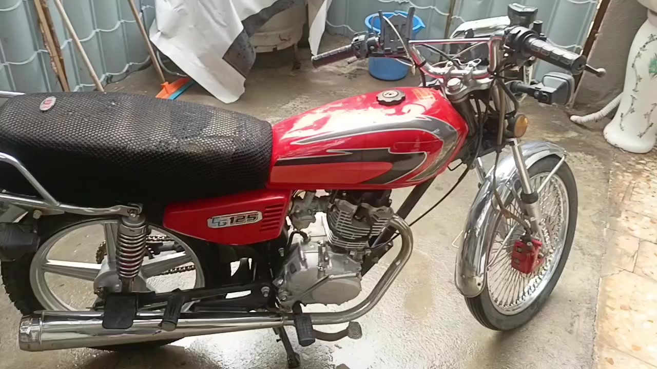 سلام عليكم شباب
درالمكان بغداد الشعب 
دراجه خير من الله 
مال على باب الله 
السعر 350 
الرقم ***********اجه 4 كير للبيع
