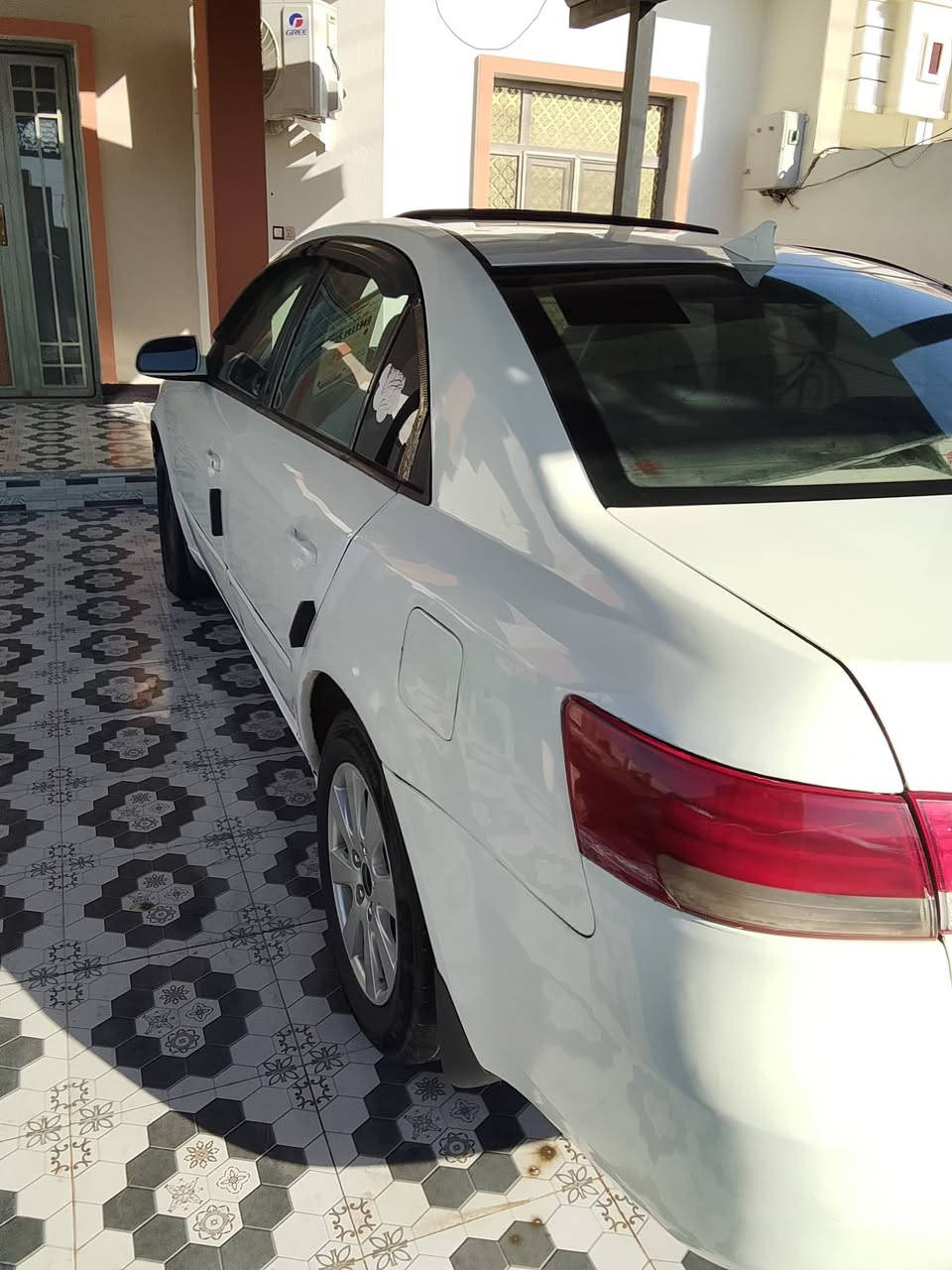 السلام عليكم سوناتا للبيع فقط
سوناتا موديل 2007 ، بيه صبغ حزام و ضرر بالچاملق الامامي جهة اليسار ،
المحرك و الجير مكفول و تبريد ثلج ، رقم انبار  تحويل مباشر .
بسعر 73 وبيه مجال.
رقمي : ***********
