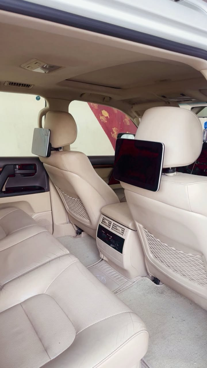 السلام عليكم للبيع لاندكروز موديل ٢٠١٧ ساز بيها تبديل جاملغ اصلي وكاله امامي محرك ٦سلندر فول مواصفات 
فتحه
بصمه 
تبريد ٣ قطع
ثلاجه
كشنات جلد
كشنات كهرباء ٣ دكم
دوسات ضوئية 
٤كامرات دواره
شاشات خلفية 
تخم تايرات دنلوب ياباني
باتري جديد
مكينة وكير خير من الله بلاديات 
السعر ٤٣٥ وبيها مجال بسيط
للاستفسار *********** مكاني بابل@
