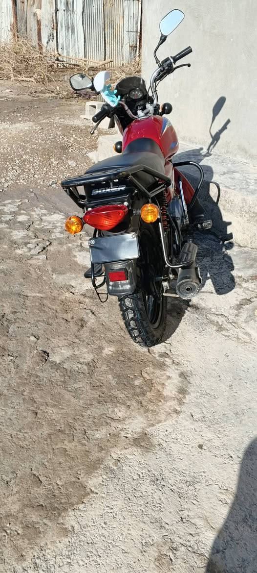 سلام عليكم بوكسر موديل 21نظيفه حيل اوراق اصوليه باقيه بس على الرقم ولبارحه شديتلها تخم تاير دراجه نظيفه حيل مستعجل على بيعتها مكان بغداد مكلف بنشر ***********
