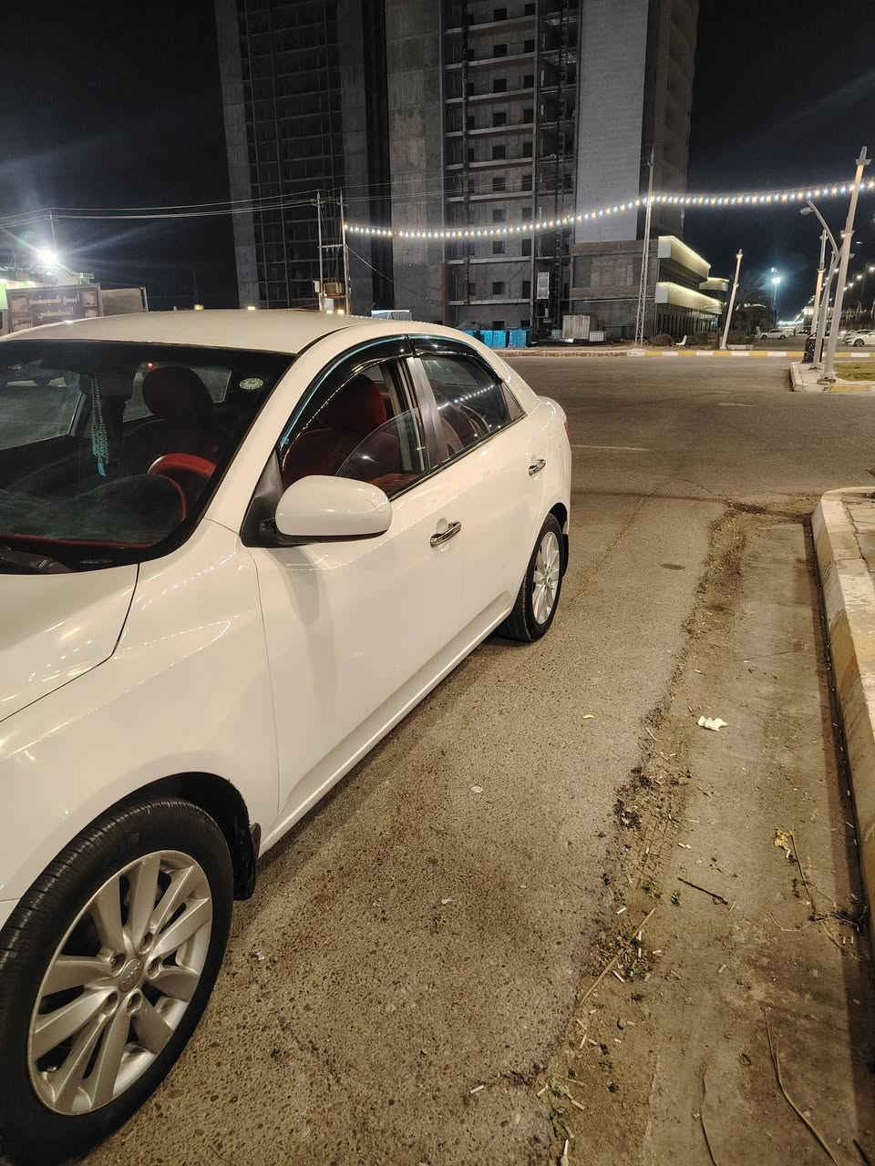 سلام عليكم
سيراتو موديل 2011
نص فول 
صدر امامي خلفي جديد 
جملخ امامي كلير 
ولباقي كفاله عامه 
ارقم اربيل 
مكان فلوجه  
السعر 107وبيهه مجال 
رقم ***********
