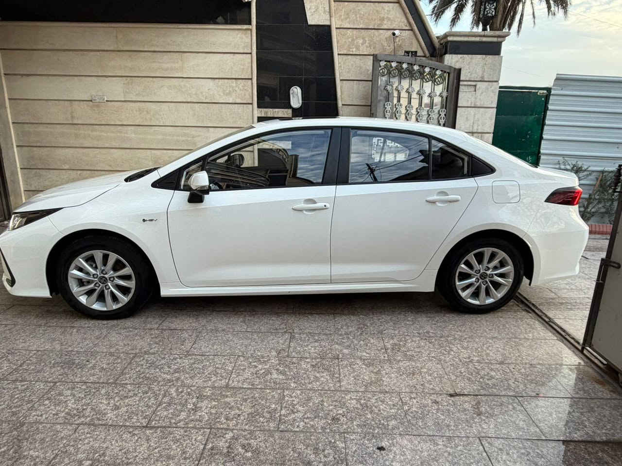 السلام عليكم كورلا هايبرد بعدهه بحالة الزيرو ماشيه 8000 السعر 160 مكاني السيده تقاطع درويش رقمي***********
