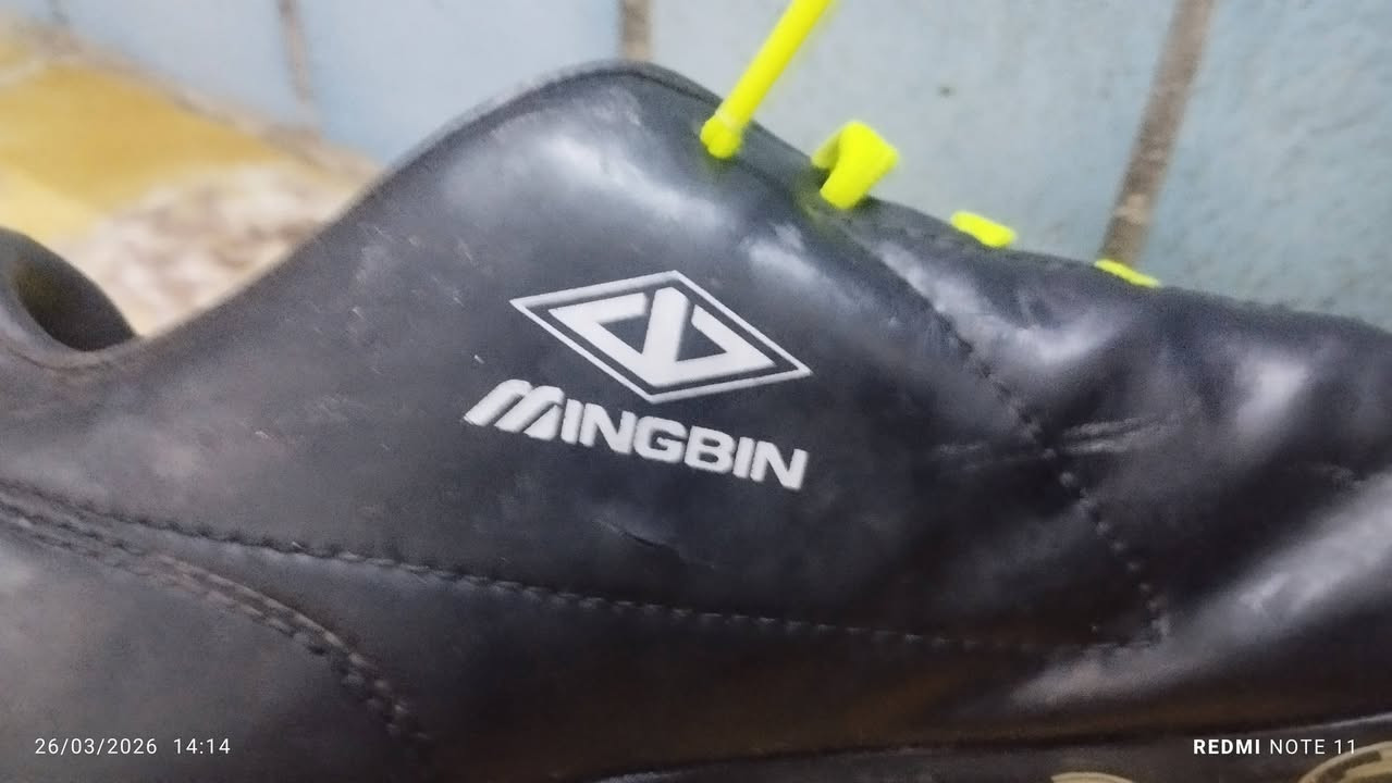 حذاء استد جلد باله اصلي شركهINGBIN  قياس 38 مختوم بأسم الشركه بكل مكان بالحذاء حتى القيطان مالته الاصلي بأسم الشركه ودبان هم بأسم الشركه السعر 15 الف قفل المكان بغداد البياع الرساله الثانيه شارع الرافدين.


**إذا كنت صاحب هذا الإعلان وتريد حذفه لأي سبب، رجاءا أرسل رسالة إلى الدعم الفني**