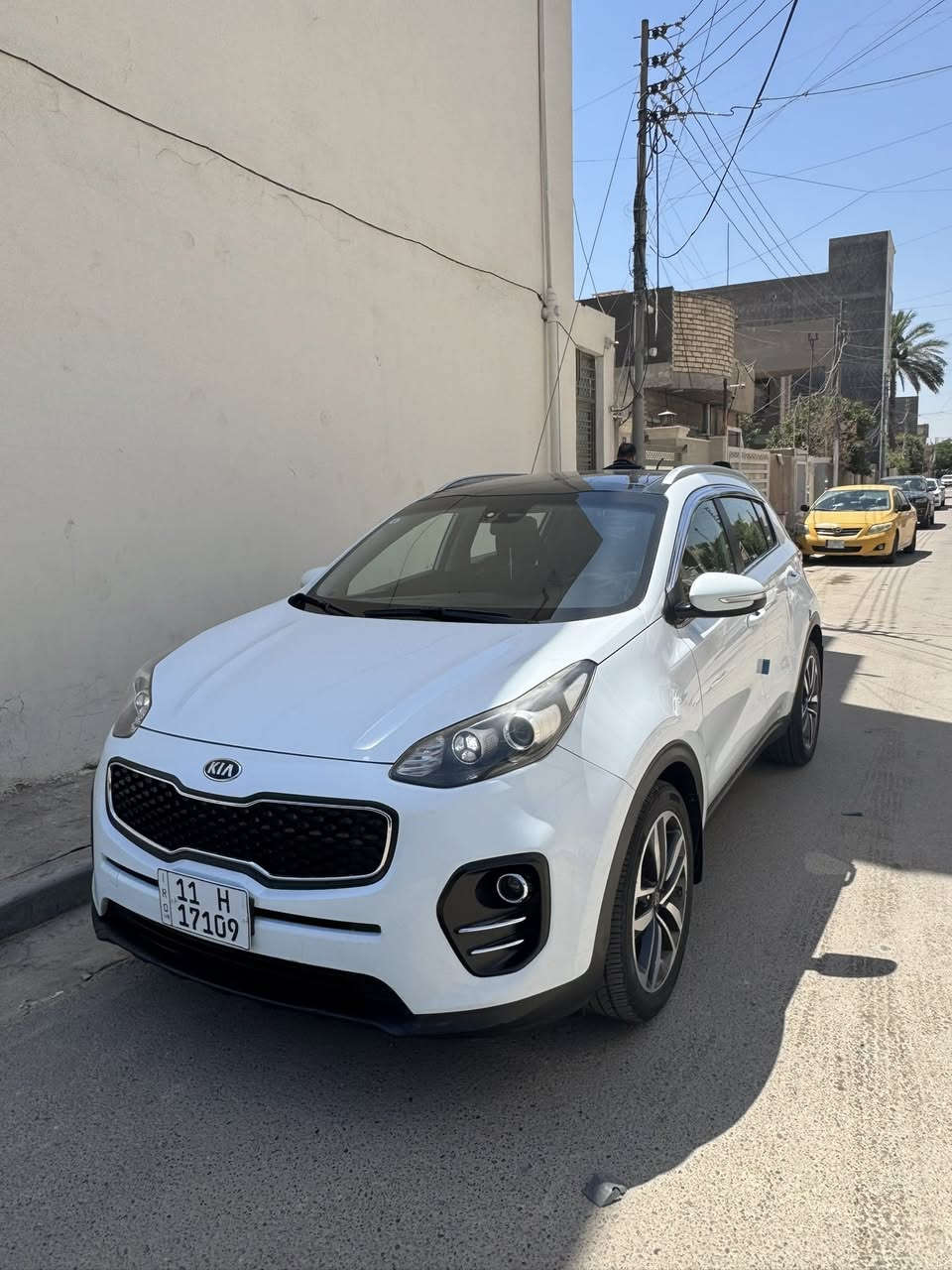 السلام عليكم سبورتج 2018 خليجي السياره جديده كلش
المواصفات 
بانوراما 
داخل اسود ملكي 
كشتات مخمل 
ويل كب جبير 
مانع انزلاق 
وضعيات قياده
شاشه ايباد
وباقي المواصفات المعروفه 
رقم بغداد الدولي باسمنه 
السياره مكفوله عده بارد قليل جدا بل باب الخلفي
السعر 178 وبيها مجال بسيططططط
مكاني حي الاعلام 
***********☎️
