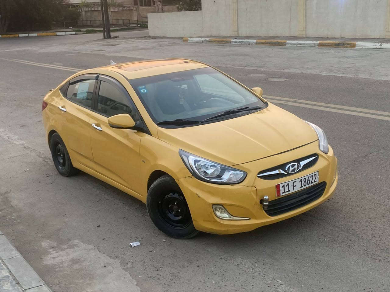 السلام عليكم ورحمة الله وبركاته
من رخصه الادمن المحترم 
اكسنت مديل ٢٠١٢ خليجي بدون حادث 
مكفوله من الضربه مكينه ١٦٠٠ دوش 
قطرتين 
بغداد بسمي نكليزي مصفره من كلشي
هزه جديده 
السياره فول مواصفات بصمه تشغيل 
+ بصمه بيبان ستيراد خاص 
مكان السياره غزاليه 
السعر ٨٣ بيهه مجال حق الجيه فقط 
رقم الهاتف 
***********
