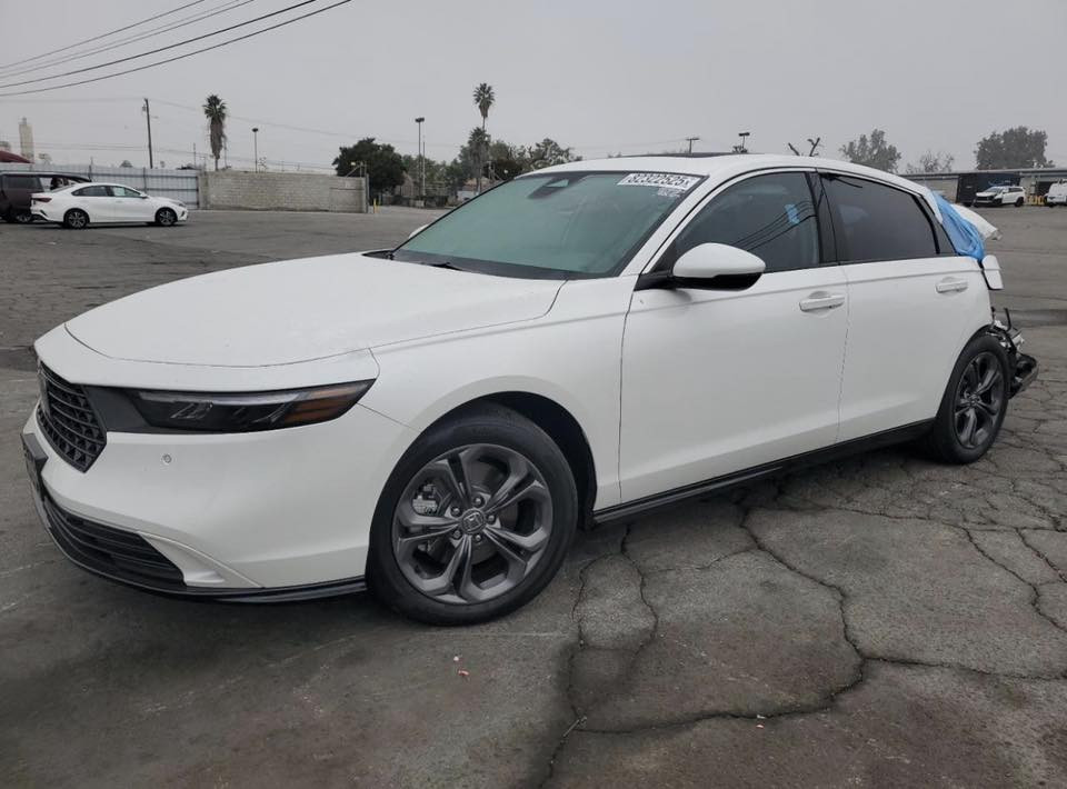 سلام عليكم اخوتي.. للبيع اكورد 2025 هايبرد فئة EXL فول داخل بيجي معروفه مواصفات EXL السياره البارحه نزلت من الحاويه موجوده دخل المنطقه الحرة عمان ع وضعها شغاله وماشيه 
 رايدها 150$ 
وبيها مجال ان شاء الله 

***********
