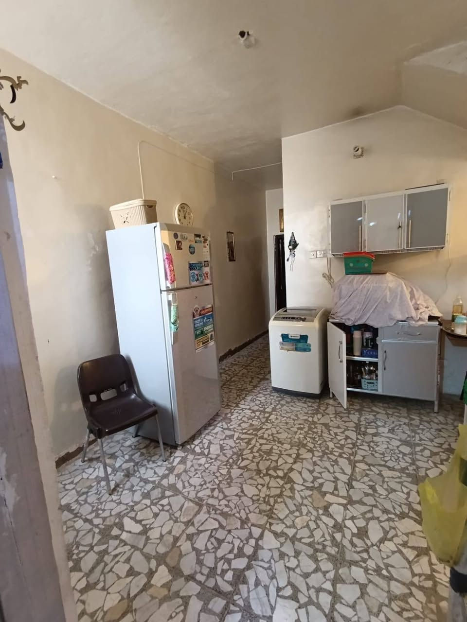 دار للبيع طابو صرف بغداد جسر ديالى الساهرون قرب مدرسه الشهيد فيصل مساحه ١٠٠ طابق اونص غرفتين صالتين حمامات مطبخ ستقبال كامل الخدمات مي كهرباء مجاري تبليط ***********
