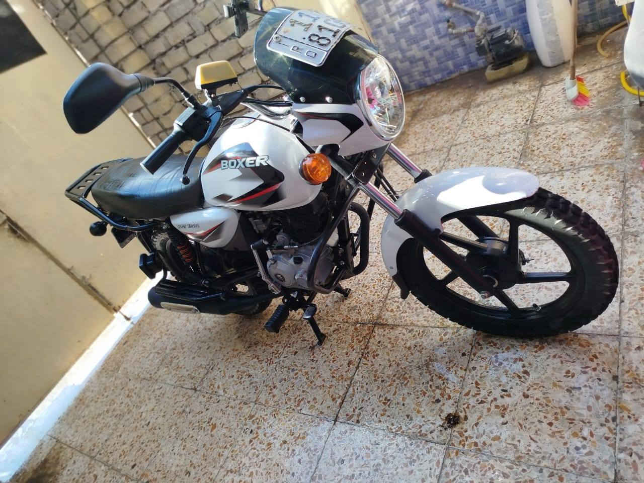 السلام عليكم بوكسر موديل 23 نازله ب 25 كامله مابيها اي نقص ماشيه 29 الف مرقمه سنويه بأسمي تحويل ثاني يوم ما مفتوح بيها برغي جيب 40 فيتر وتعال تايرات جدد خلفي وأمامي جوبلس كهربائيات كامله دهن اديرلها لكي مولي لتر ب 20 الف الدراجه كدام عينك مرايه وبالحقيقه بعد احلى تجي وتشوف بعينك أكرر دراجه كامله ما بيها اي نقص السعر 3 ملايين ونص وبيها مجال مكاني بغداد البياع ***********
