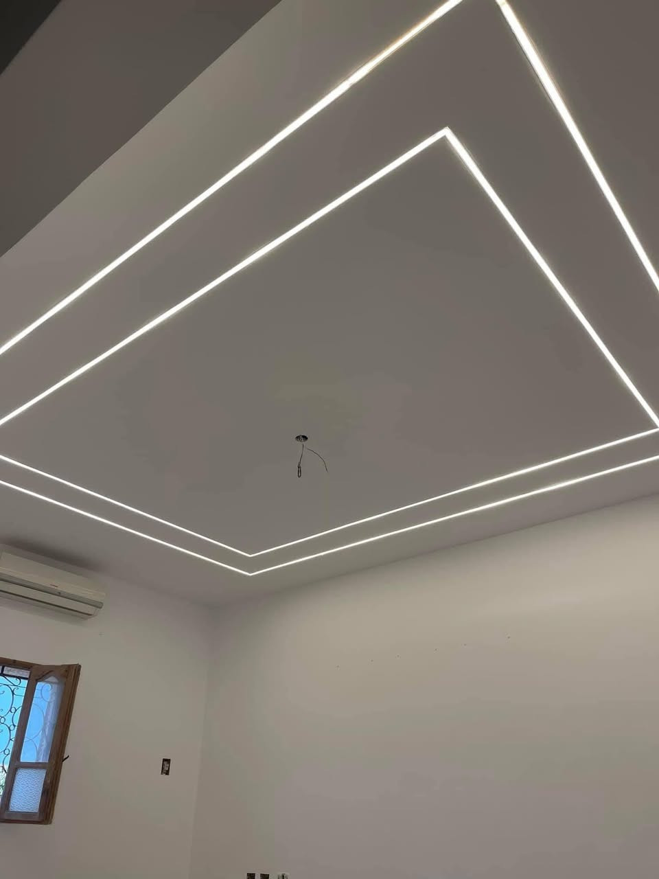 #لكافة الديكورات والاصباغ (( #بيتك ويانا اجمل 
 جمال المكان يبدأ من السقف والجدران ✨
خلي بيتك يحچي فخامة
تنفيذ جميع أعمال الديكور الداخلي
شغل نظيف ✔️
دقة بالمواعيد ✔️
أسعار ترضي الجميع ✔️

جزء من اعمالنا للديكورات الداخليه 
جبس بورد ☑️
بديل خشب✅
بديل الرخام ☑️
سقوف ثانويه✅
سحب ملكي ☑️
كل هذا وبأسعار مناسبه للاستفسار الاتصال عل الرقم او مراسلة الصفحة ***********📲📲
واتساب ‏‪***********‬‏
