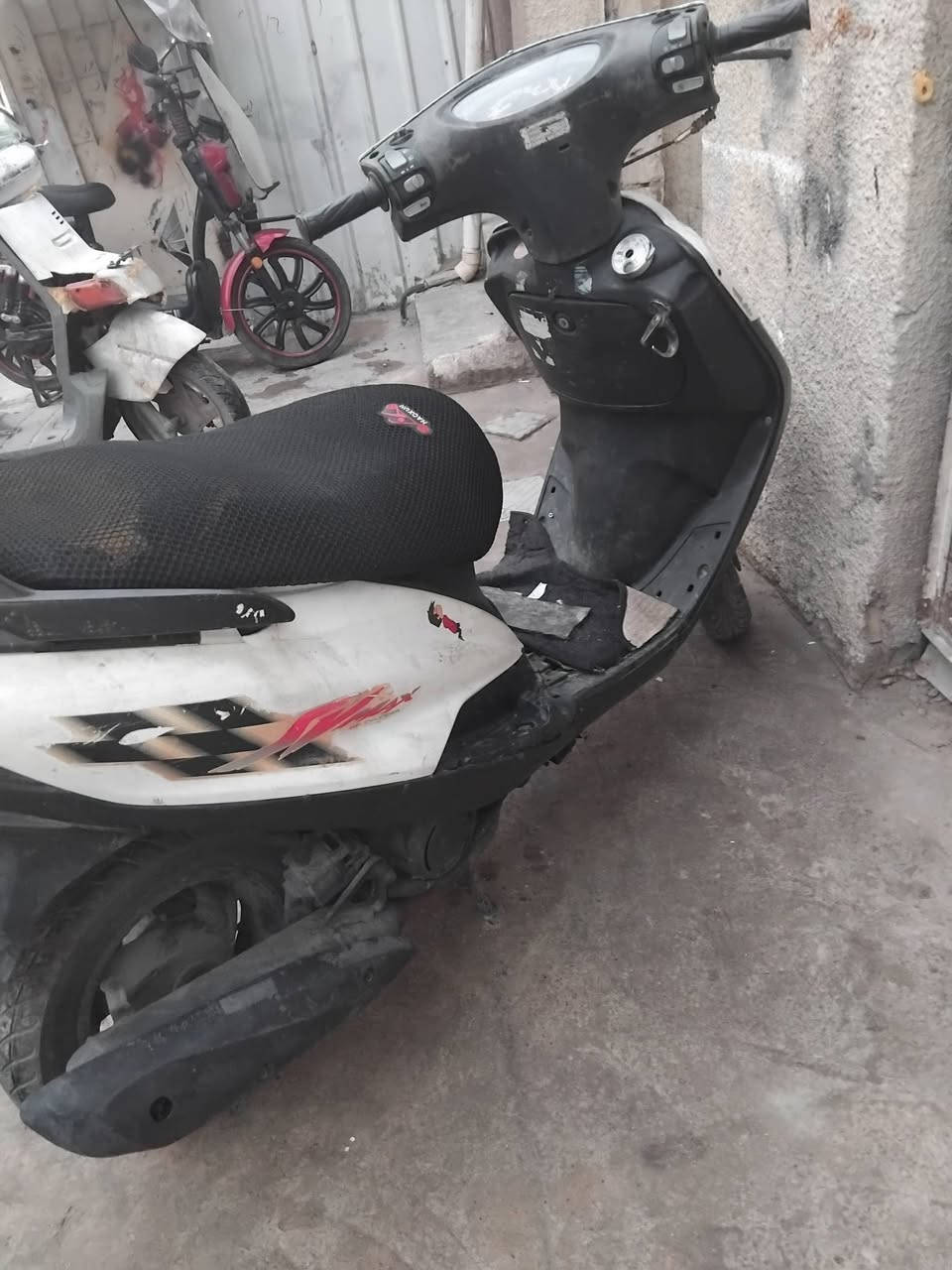 دراجه ماكس ١٤٠ للبيع نقص باتري فقط شغاله سلف هندر ٣٥٠ للاتصال ***********
