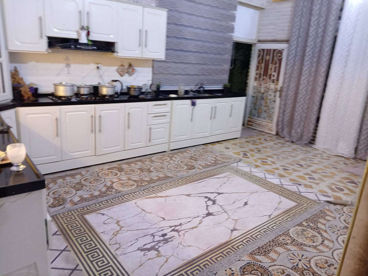 سلام عليكم،، بيت للبيع
العنوان،، دوانم لازم حي العسكري 
المساحه،، ٢٥٠
للاستفسار الرقم،، ***********
