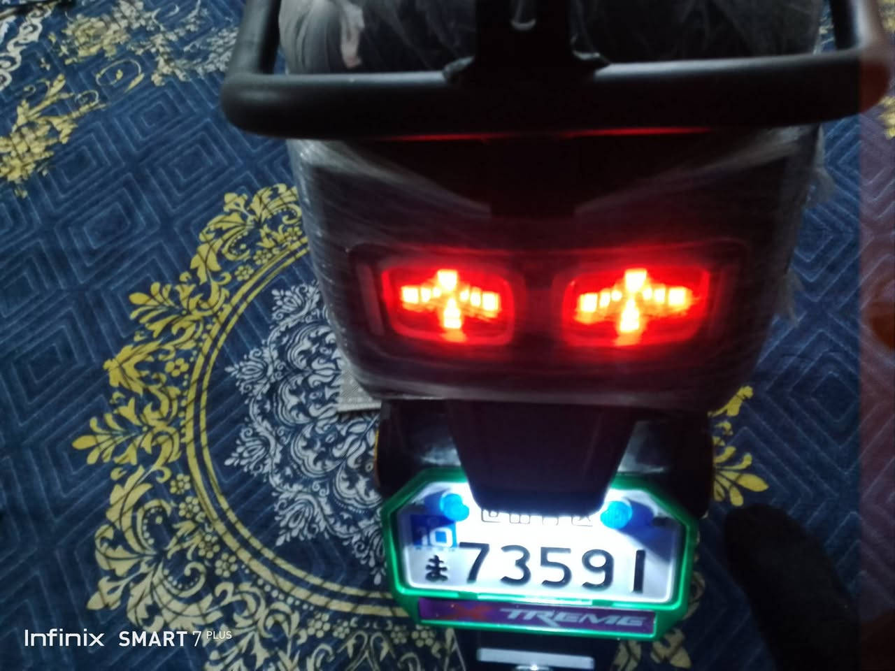 السلام عليكم درجة شحن للبيع دراجة صارلي سبوع من مشتريه اخذك ابو المعرض الخذته منه المواصفات سويج بصمه تشغيل عن بعد قفل ستيرن 6بطاريات بعده ضمن بيهن ملف 2000 سرعه 75حقيقي 70كيلو بشحنه وحده مثبت سرعة Rرجوع عنده الخلف دراجه ماخذه 800السعر 650وبيه مجال مكاني بغداد حسينيه الراشديه الرقم ***********
