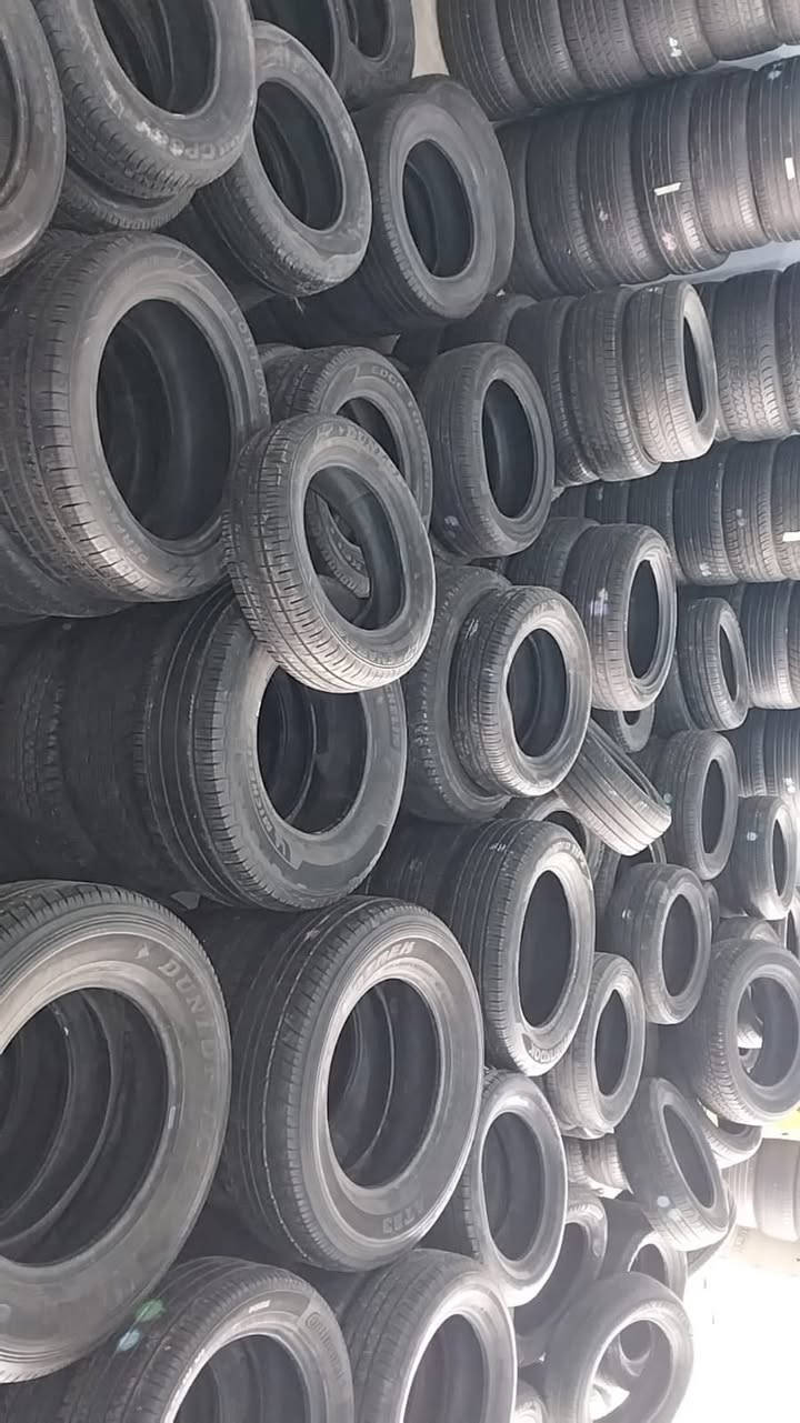 السلام عليكم
متوفر تاير باله حاويه 
ماركات عالميه وانتاج حديث 
كافه القياسات 
الشد والتبديل داخل المركز 
عنوان الشارع العام مدخل عماره السفينه مقابيل حسينه حواس 
الرقم ***********
