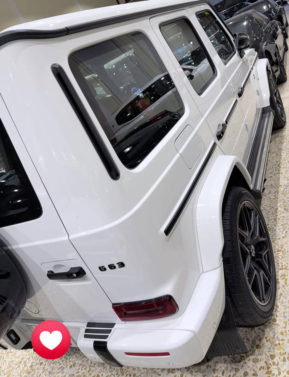 السلام عليكم ورحمة الله وبركاته
جي كلاس G63   AMG 
موديل 2021 
ماشيه 18 الف 
ضمان دولي بصمتين
شاشات 
حزام احمر 
كفاله عامه من كلشي 
بحاله الوكاله 
رقم بغداد بأسمي
بيع او مراوس حسب القناعه 
عنواني بغداد  ‭0778 326 3864‬
