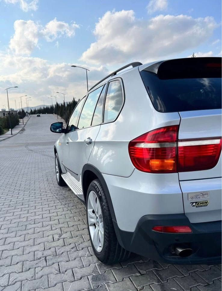 السلام عليكم
BMW X5 2007 للبيع
ماشية 140 كيلو حقيقي 
وارد الماني 
محرك 3000 نوزل قصير بدون توربو
فول مواصفات
⭐️:بانوراما
⭐️:شاشه اندرويد ب700 دولار عليها هسه وكاربلاي
✨:كشنات تدفئة
⭐️:كامرة خلفية
⭐️:حساسات امامية
⭐️:حساسات خلفية
⭐️:مرايه شفط كهربائي
⭐️:بردات خلفية
(السعر) 145 وبي مجال للشراي
رقم اوربي جديد سنوية هزة وكالة كلة جديد وبشرط 
مكان السياره كركوك 
للاستفسار :***********
