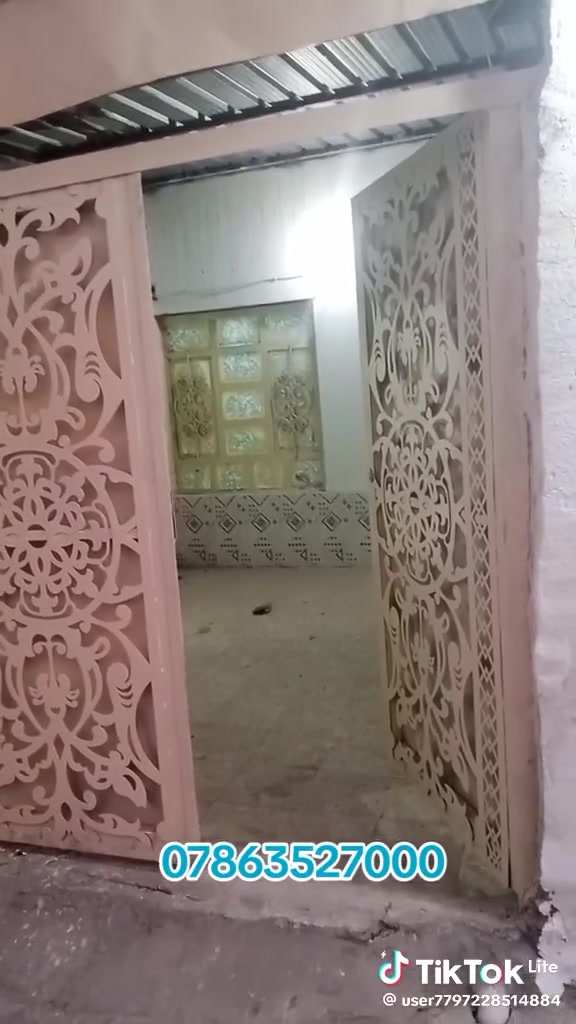 دار سكن للأيجار 120م امامي بالتضحية قرب مدرسة حبيب ابن مظاهر الاسدي 
جميع الخدمات متوفرة شوارع تبليط وخدمات كاملة 
يحتوي على/ غرفتين وديوانية وصاله ومطبخ وصحيات وسطح 
الايجار .....350 الف قفل 
مطلوب عائلة صغيرة         

للأستفسار أكثر يرجى الاتصال على الرقم التالي            
                       ***********
