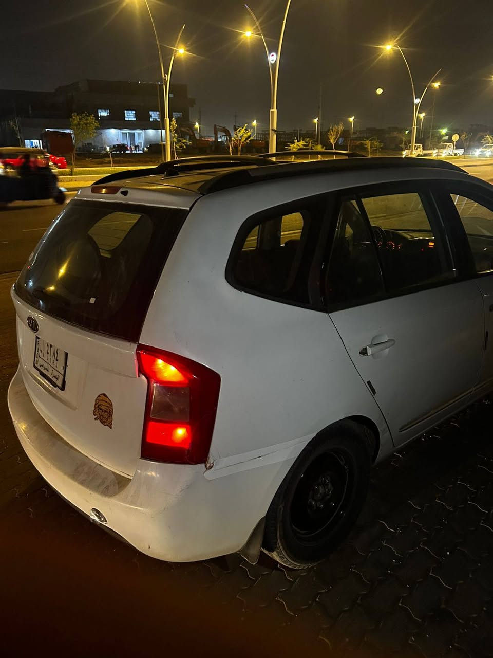 السلام عليكم للبيع كيه كارنز
مديل 2008  بيه ضربه جاملغ امامي
وتبديل باب صندوك اثر ضربه  بدون داخل من لخارج فقط بس لشراي يدلل لموشراي لايراسل ولا يدخل خاص السعر 100$وبيه مجال حك الجيه اتصال ع رقم *********** البصرة, العراق
