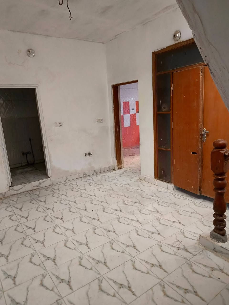 دار للبيع طابو سند 25 سند البيت الاصلي موجود عندي. صب كونكريت عرض الشارع 5م الموقع البوبيات عامود 31 وتنزل منطقه الودي قريب على مدرسه الغزالي مقابيل مدسه العتدال بناء بلوك خدمات كامله ماعده التبليط يبعد عن التبليط او الشارع العام 250م يرهم بيع او مراوس  يبعد عن الامام كيلو ونص مساحه البيت 100م وجهيه 8نزال 12 مامسكون السعر السابق 85 تم تنزل السعر الحالي 65 وبي مجال مستعجل ع بيعته
 للاستفسار اكثررر
***********

***********

اني صاحب الدار
