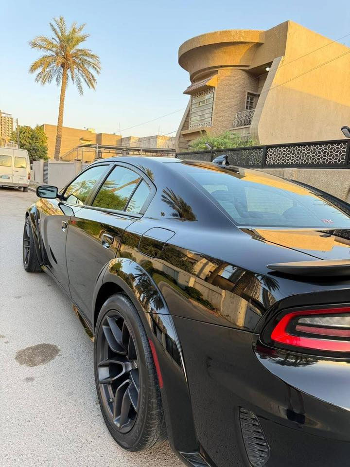 جارجر موديل 2021 وايد بدي اصل
محرك 6400 ماشيه 31 مايل  السياره نص مواصفات بدون حادث بدون صبغ بدون ايرباك جايه من امريكا تقرير غرق وطالعه من امريكا شغاله وتمشي
كير  ومكينة بشرط مامفتوح
والسارة مبرمجمة برمجة كاملة من مراوح وحماوة وادفانس
ومفرغة والسيارة مكفولة الشخط
سيارة حيل نظيفة كلشي عل بلاد جديد سنوية هزة كلشي جديد مدفوع و السنوية بشرط تحويل وغرامة
سيارة عليها تخم تايرات وققبل اسبوع سويت ادامة لمنضومة البانزين ولسيارة مابيها دينار مصرف كامل من كل نواحي""" 
السعر اتصل على رقمي  ***********
او  راسل علواتس وتدلل السيارة جديدة جدا
