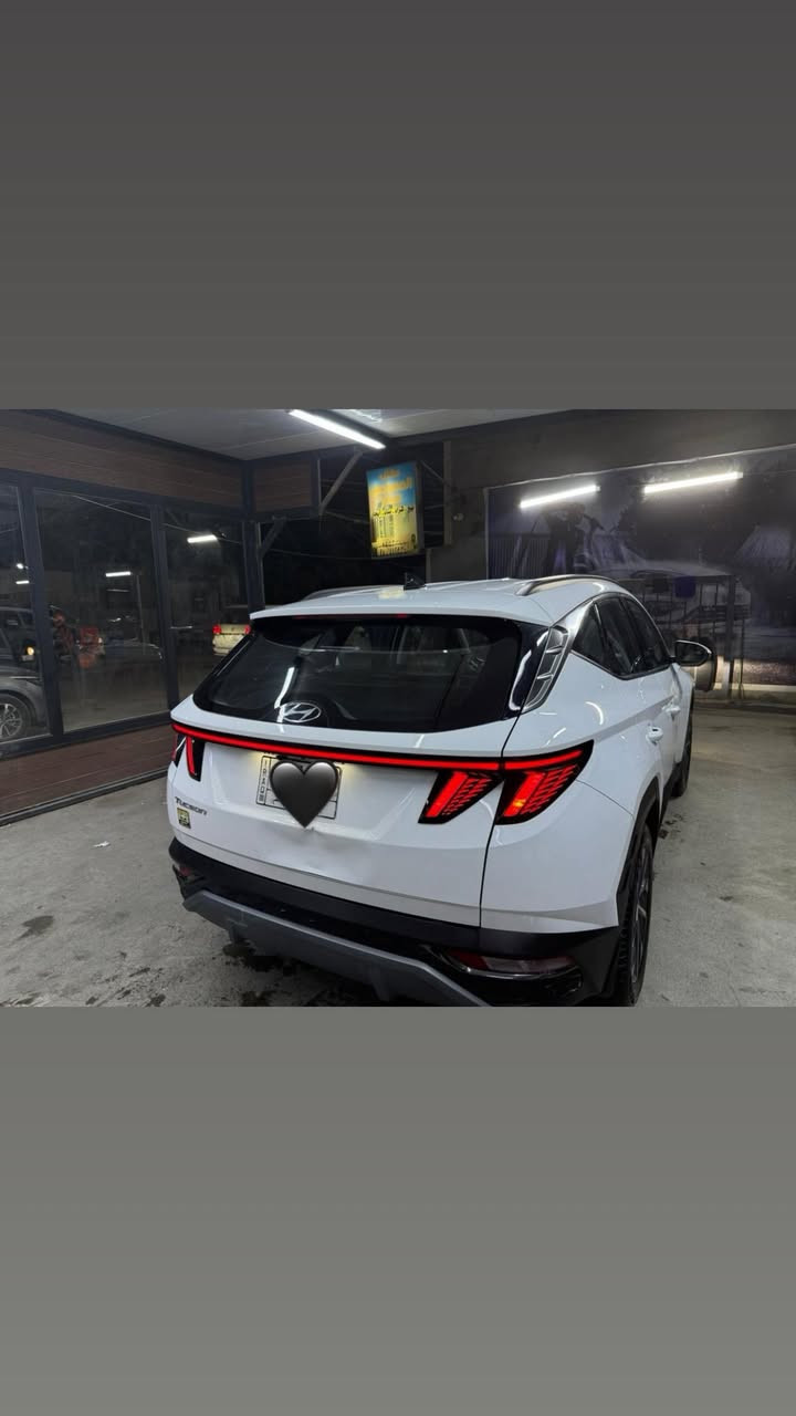 السلام عليكم توسان خليجي ٢٠٢٤ ماشية10.000 كيلو بس السيارة بيها بس رصعة بلصندوك  سعرها 21.400 وبيها مجال مكاني المنصور ***********
