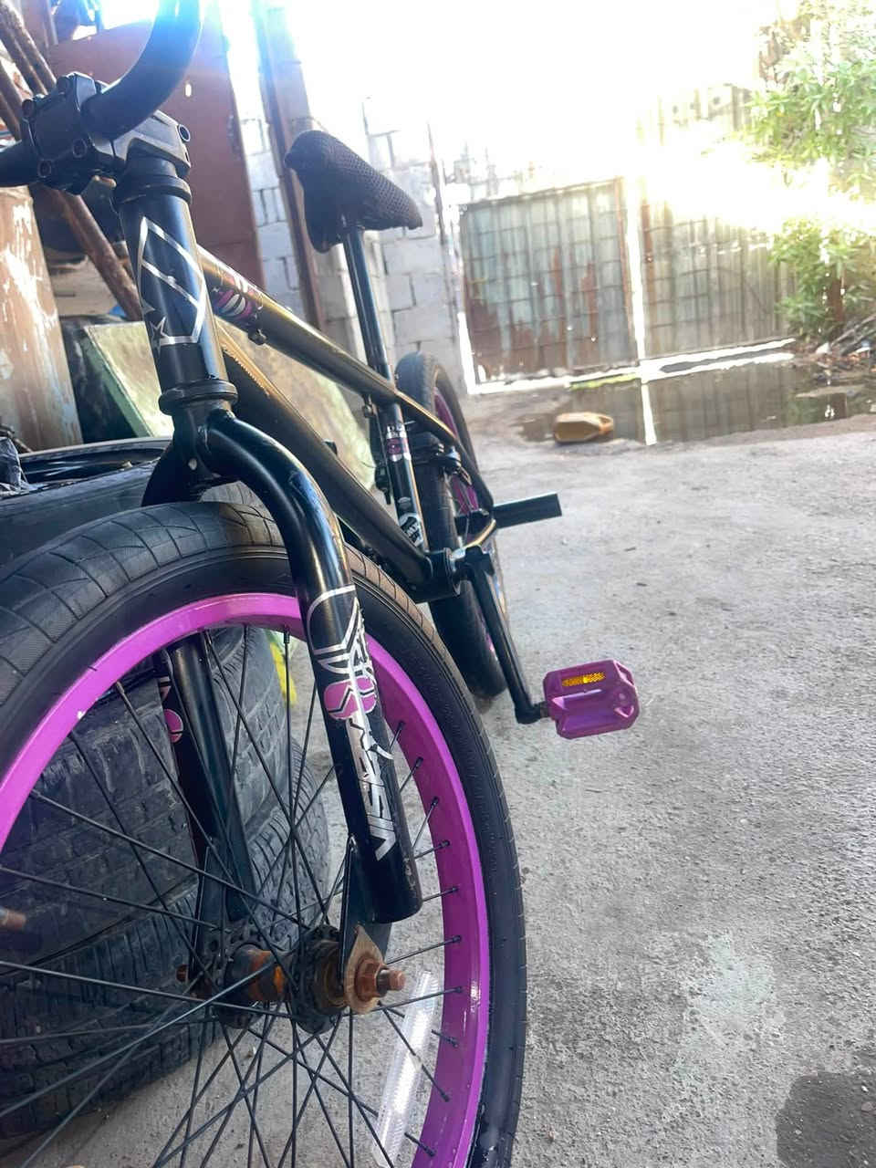 سلام عليكم بايسكل bmxللبيع العنوان الزعفرانيه قرب جسر ديالى سعر١٢٠وبي مجال الرقم***********
