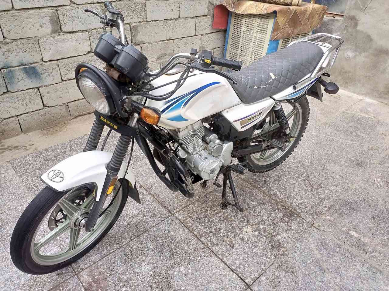 السلام عليكم دايوان عظم 22بدون اوراق محرك نظيف كهربائيات شغاله عنوان قضاء الهاشمية  السعر 650وبيها مجال للشراي ***********
