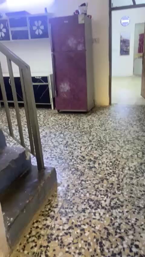 السلام عليكم
بيت للبيع مساحه ١٢٠ متر واقع حال ١٠٠
يحتوي على غرفتين مساحه كل غرفه ٤ *٥
وديوانيه مساحتها ٧*٣ مع ملحقات لبيت 
الموقع مدخل سبع قصور قبل السيطره 
رابع فرع ع جهتك اليمنه 
موقع حلو وان شاءالله مشمول بخدمات المحافظ 
السعر ٥٥ وبي مجال بسيط
***********
