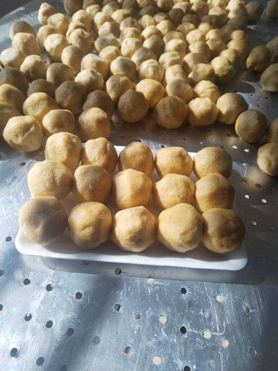 يا رزاق اللهم صل على محمد وال محمد. تجيزات العنبر لحم عجل عراقي                                                                               كبه مرق سراي 100 قطعه 40الف.                                 كبه هلاليه صغيره 100 قطعه 40الف.                            كبه هلاليه كبيره 50 قطعه 40 ألف.                               كبه عرايس 50 قطعه 40 ألف.                                      همبركر 100 قطعه 40الف                                            جميع الحوم لحم عجل عراقي عراقي.                             التوصيل مجانا المناطق القريبة من بوب الشام                    للطلب على الخاص او الرقم *********** واتساب
