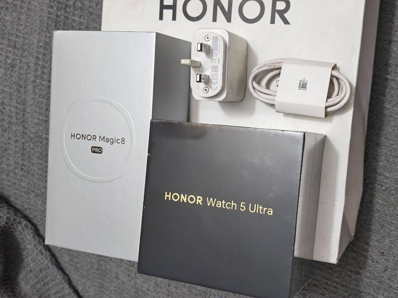 السلام عليكم ورحمة
موبايلي هونر ماجيك 8 برو انسيته بتكسي وراح وسويت دعوه وما راح يرجع 
 اريد ابيع متعلقاته ما عدا كاوتونه احتاجه بالدعوه
شاحنه هونر 100 واط وساعه جديده بالجيس 5 الترا  ما مستخدمها ربي لا يوفق الحراميه والسراق ورجعت لموبايلي القديم
بسعر 300 الف
تواصل واتساب ***********
