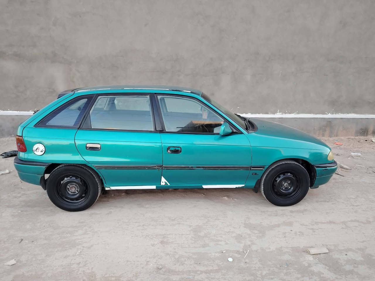 سلام عليكم مر خصت الدمن
عدي هاي السياره وبل استره
مكينه جديده
كير جديد
حداديه وره وكدام جديده
السياره كبل لشارع
شلعتها تخبل
كشرها شوف عينك جديد
السياره حلوه
سعرها 35 وبيها مجال حك الجيه
للاستفسار ***********
موديل ١٩٩٣
السياره اتريك للبصره
المكان نجف
