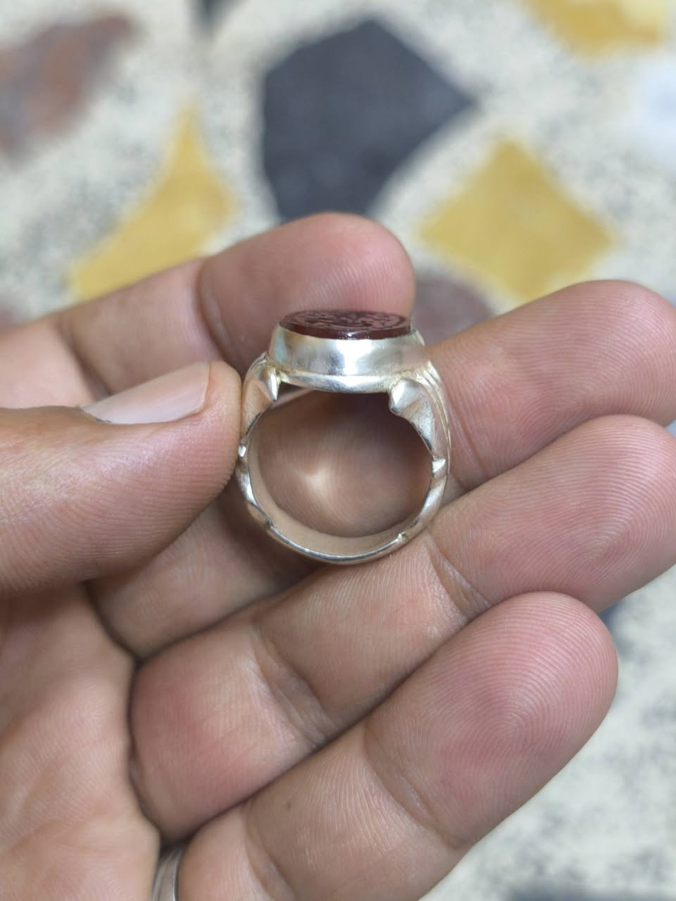 عقيق يماني منقوش ياعلي
صياغه ثكيله للبيع فقط بدون مراوس


**إذا كنت صاحب هذا الإعلان وتريد حذفه لأي سبب، رجاءا أرسل رسالة إلى الدعم الفني**