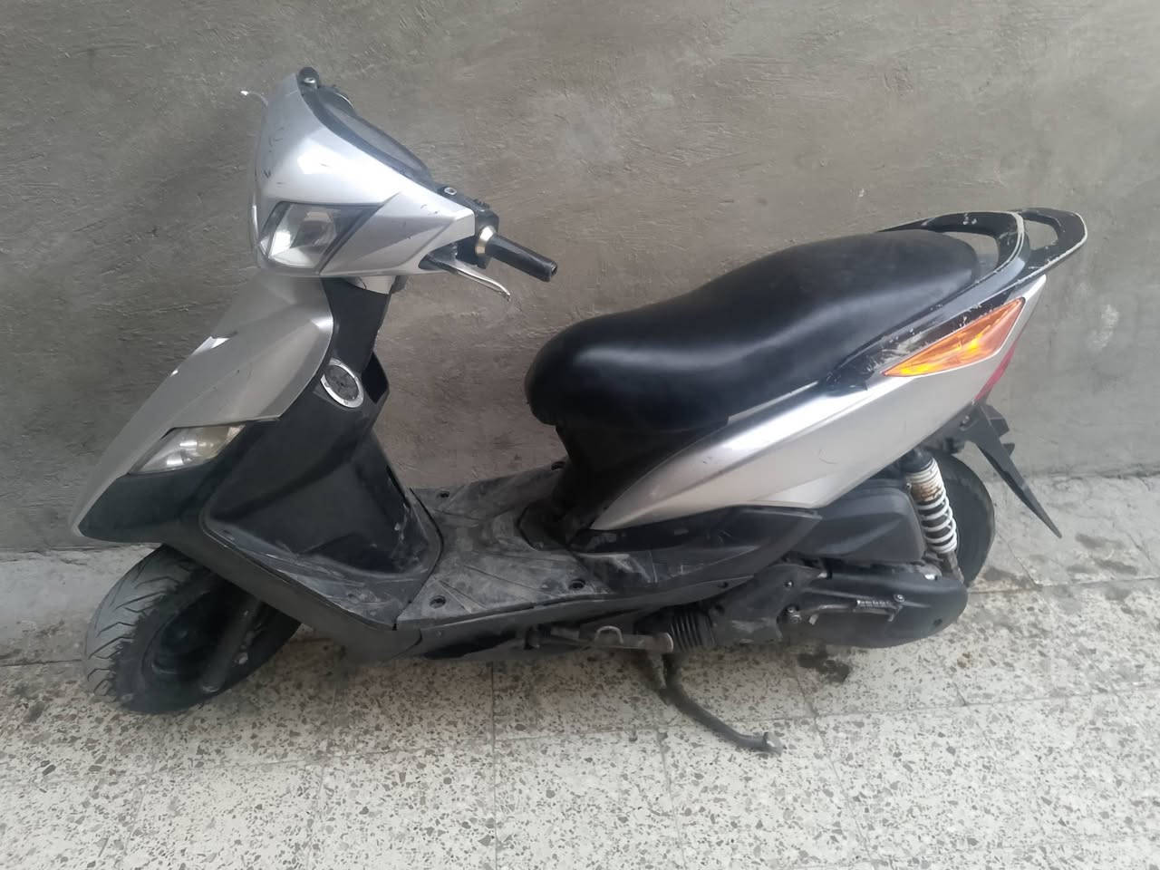 سلام عليكم دراجة ثعلب 140كامله بس نقص هورن شاير كتام بس محرك ناعم سلف هندر كامله دراجه السعر 550بيه مجال المكان الخطيب يم مطعم سيد باسم هذا رقم بي وتساب***********
