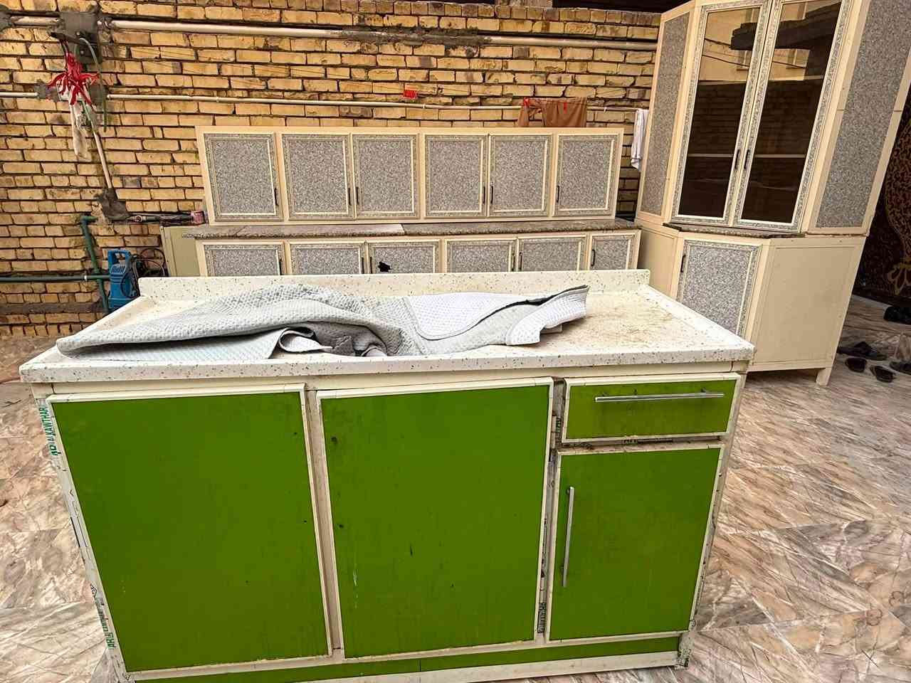 السلام عليكم
مطبخ للبيع نضيف مثل مابالصورة ومستعجل علية 
الاستفسار والسعر على هذا الرقم ***********
