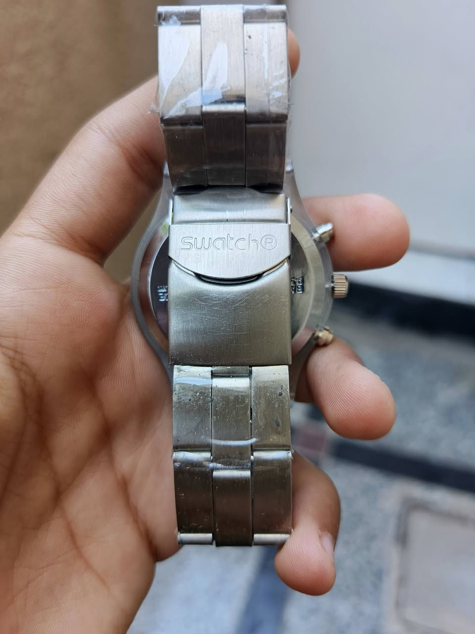 السلام عليكم
إخوان ساعه swatch السويسري🇨🇭
تصميم سويسري كلاسيكي اللون فضي 
المينه بل لون الفضي وبيها ثلاث سناتر حقيقي

الساعه نضافه90% اجتني هديه قديمه ومضمومه بعدها بل چيس 
معى بوكس swatch 

هيكل وسوار من الستانلس ستيل مقاومه للماء

نضام المكينه گوارتز بطاريه قفل وسير أصلي يحمل شعار swatch

إخوان الساعه كل شيء ما يحتاج لها فقط تبديل بطاريه 
السعر 50الف معى التوصيل ❤
***********
