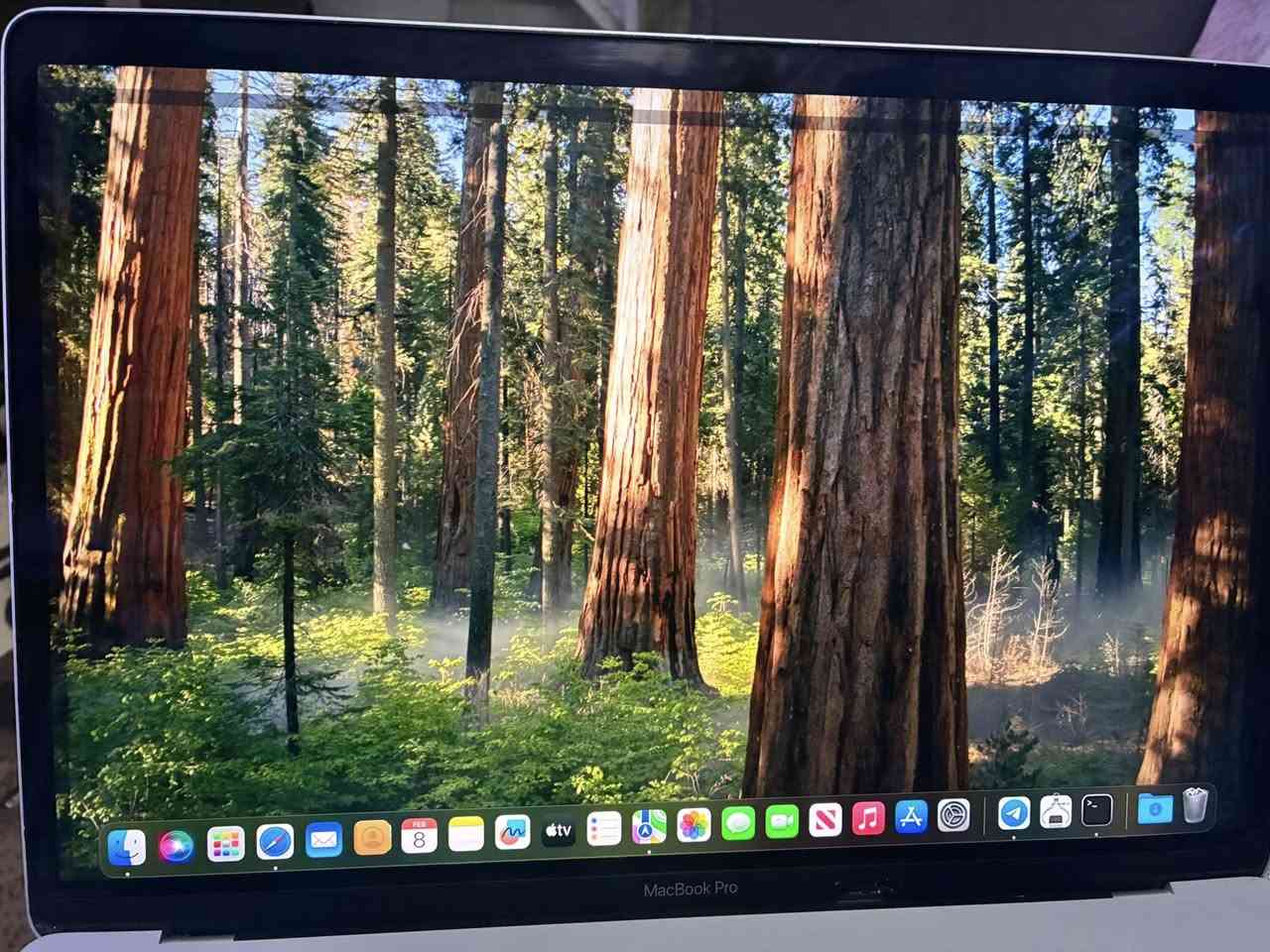 macbook pro  2019
ماك بوك برو 2019 
معالج i7 جيل 9 
رام 16g 
بي كسر صغير بالاطار ماله علاقه بالشاشه 
ويا شاحنه مالته الاصليه 

رايده 600 الف قفل
***********
