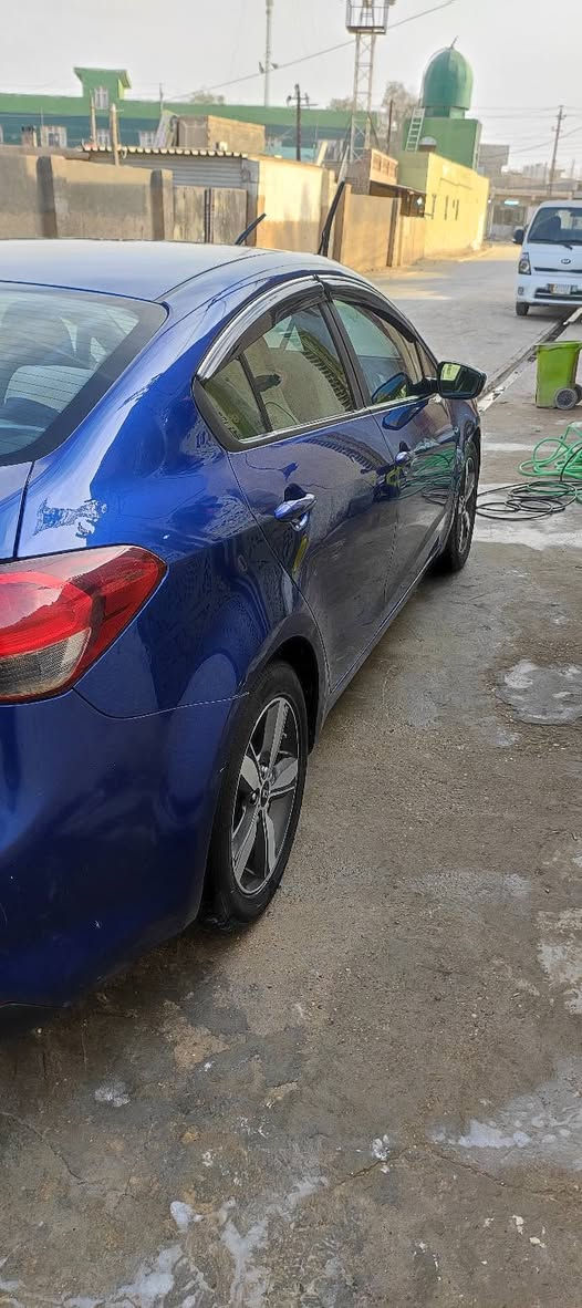 السلام عليكم
فورتي موديل 2018 وارد امريكي 

بيهة باب او جاملغ من امريكا 

وبيها حادث بل العراق باب السائق

 اللة شاهد بيهة تخم تاير صارلي شهرين من بدلته باتري جدية قبل شهر 

ماشية 90 مكاني مدينة الصدر 

سعرهة117 

***********

او مراوس بسيارة احدث
