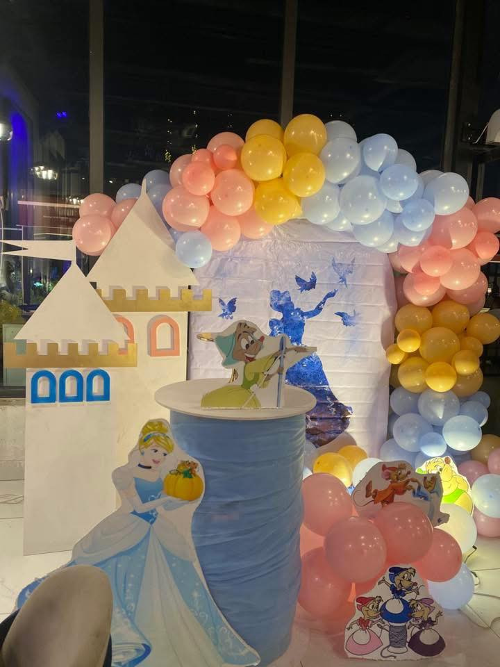 السلام عليكم
اغراض صفحه معروضه للبيع 

عربه خشب ب50 

عربه فلين 25 

خلفيات لوحده ب25 

قلعات سندريلا 6 قطع ب40 

ميز ارضي ب40 الواحد 

ميز خطوبه ذهبي ب65 الف 

مجسمات على 5 الف 

حصان وعربه سندريلا 25 الف 

ورد هواي اكو بس ماعندي صورته وحده تعال للمخزن وشوف الي تريده 

بوكسات ب15 الف 

المخزن الدوره زراعي كليه دجله 

للاستفسار ***********
