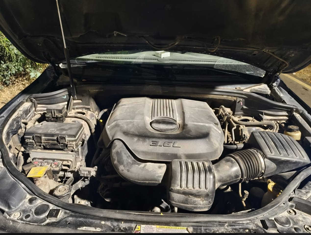 ​🚗 جيب لاريدو لمتد 2011 (Jeep Laredo Limited 4WD) للبيع 🚗 او مراوس 
@إشارة ​المواصفات والخصائص:

​نظام الدفع: فور ويل (4×4/ دفع رباعي).

​المحرك: 6 سلندر، سعة 3600cc (المحرك المرغوب، يعمل بكفاءة عالية على البنزين العادي).

​المواصفات الداخلية والراحة:

​نظام تشغيل عن بعد.

​بصمة تشغيل + بصمة أبواب.

​كشنات جلد فاخرة مزودة بنظام تدفئة.

​الرقم: بغداد دولي، والسيارة بإسمي (تحويل مضمون وسريع).

​الوضع الميكانيكي: محرك، كير، وتبريد بحالة ممتازة جداً (خير من الله)، والسيارة جاهزة للسفر والمسافات الطويلة (ترايك للبصرة). اتصل على الرقم *********** واتساب وارد امريكي ضربتها جاملغ و بنيد و بغداد باب الصدر و تم صبغ صفحى  للتوحيد الون كشنات كهربائي السعر 148 و بيه مجال
