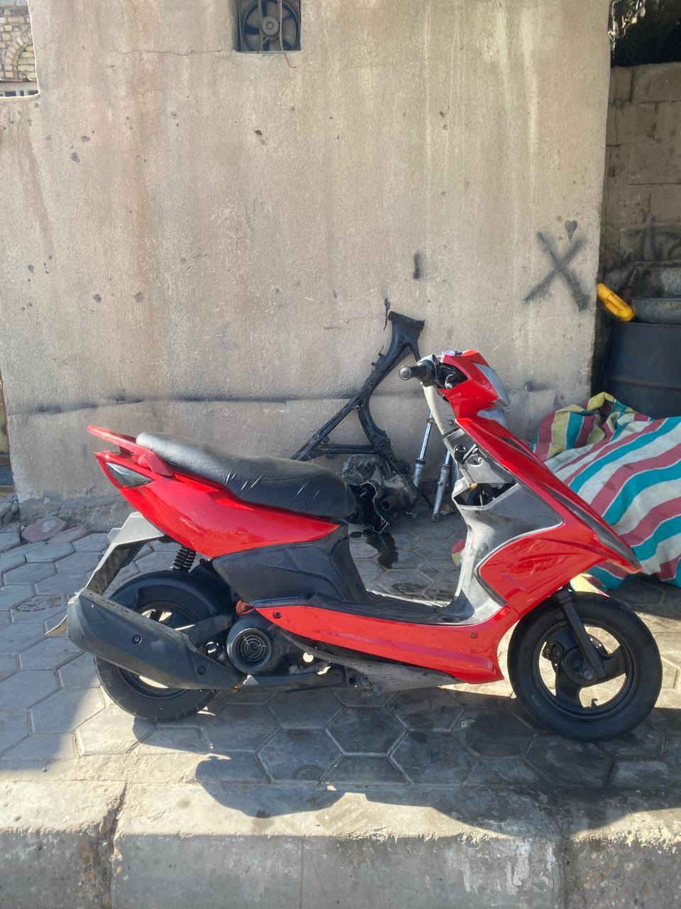 السلام عليكم 
ماكس مضلع ياباني كابريتر دراجة حلوة و نضيفة
مكينة كلش حلوة شلعة و معدل لا تنقيص ولا تبخير 
السعر 675 وبيه مجال بسيط حك الجية 
واتساب او تصال / *********** الشراي يخابر و بلخدمة
