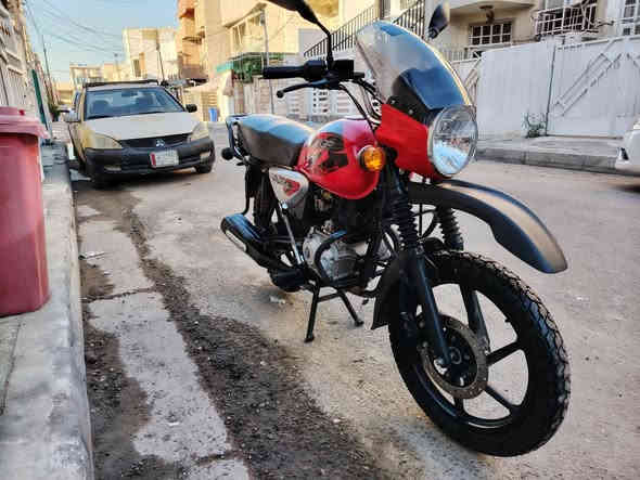 السلام عليكم.
***********
دراجة بوكسر هندي 2022 للبيع
_الدراجه نضيفه ماشيه 28000 الف وكاله من الشركه اوراقها كامله
_مكينه نضيفه بلاديه برغي مامفتوح منها تجي وتشوف النضافه بعينك بعد احلاا من الصور
_ دبلات بلاديات ونضيفات تايرات جدد نضيفات
_ كهربائيات كامله وشغالات
_دهن جديد وارقه نوعيه 
الدراجه استعمال شخصي وللبيت وماشيه 28000 الف بس اخت الجديده تجي وتاخذها وتترحملي
السعر 1750الف
للتواصل ***********
العنوان بغداد الشعب.
