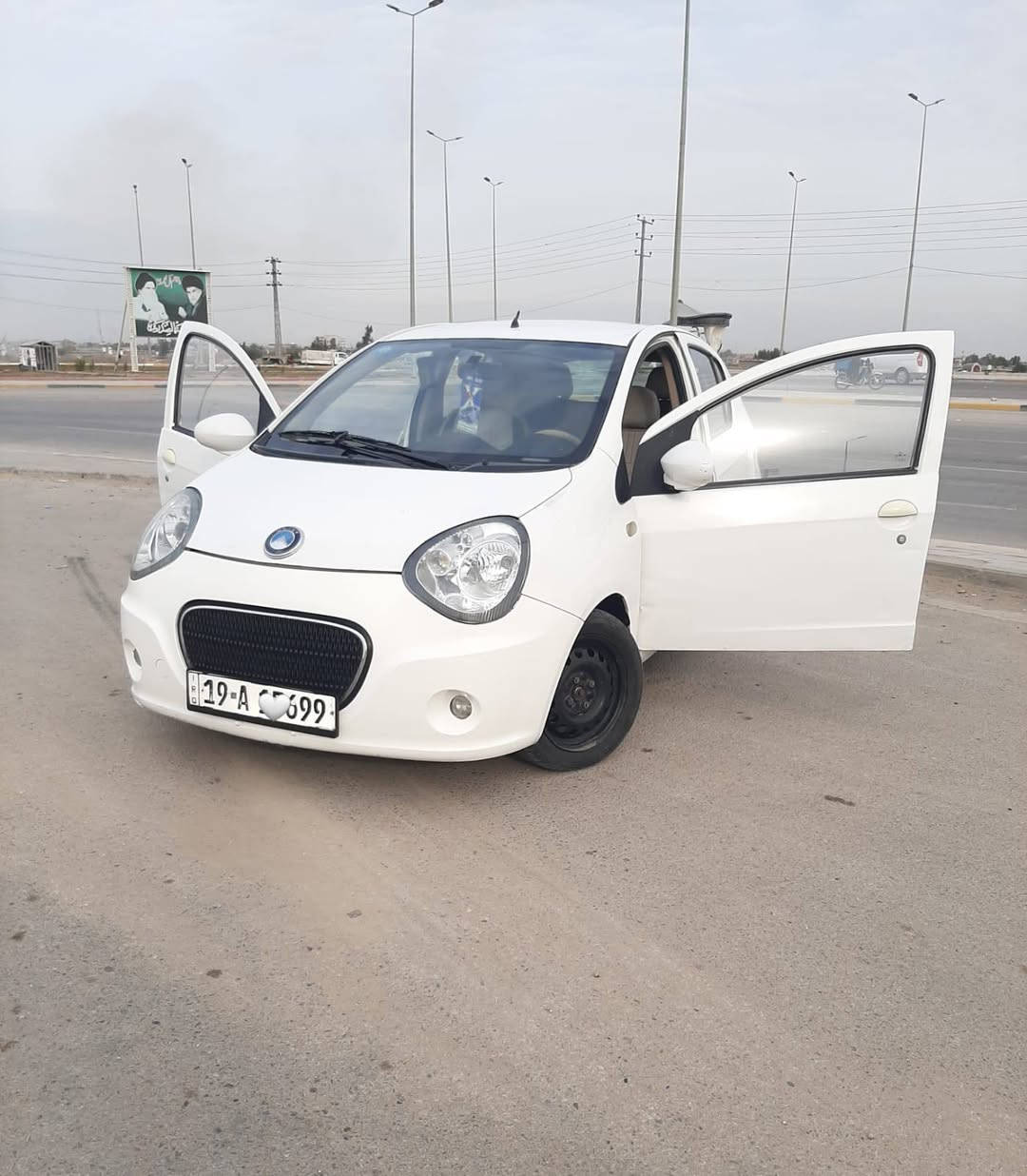 يآلله  🧿
سلام عليكم جيلي بأنده 🐼 للبيع مديل 2013 مكينه كير جدد حداديه جديده تخم تاير جديد رقم كربلاء أنكليزي بسمي هزه جديده سنويه جديده غرامات مصفره سياره مال جناي مابيها كل نقص 
فئه LC موصفات
شاشه أندرويد 
كامره خلفيه
سنتر لوك ريمود 
كشافات 
4 جام كهرباء 
كهربائيات كلها شغاله ضربه مابيها بيها باب خلفيه صبغ بدون حادث بعد تجي وشوف ألسعر ( 45 )💲 وبيها مجال للشراي مكاني كربلاء ألحولي للستفسار أكثر خاص أو أتصال *********** وآتساب موجود 🤝
