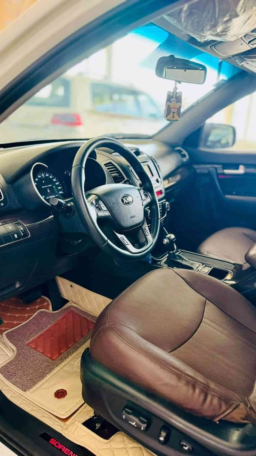 السلام عليكم من رخصة الادمن 
١.كيا سورنتو
٢.موديل 2013. شكل 2015
٣.خليجي.  كويتي... مكفوله كفاله عامه.حته من شخط شرط سونار  
٤.فول  الفورويل❗️
٥. بنوراما
٦.بصمه +ترحيب عند الاقتراب
٧.شاشه لمس‼️ +كامره
٨. كرسي كهرباء.  + حار.. بارد    
٩.حساس امامي+حساس خلفي
١٠.دواسات ليزريه
١١.مري شفط
١٢.سبعه راكب
١٤. ٦سلندر
١٥.بك لايت ايل اي دي
١٦.نظام ايكو الاقتصادي
١٧.اضاءه ليزريه داخليه
١٨.تبريد بيانو
١٩.ثلاث قطع تبريد
٢٠. داخل صاج  
٢١.اشاير بالمري
٢٢.رقم بغداد دولي سنويه بسمي مشروع وطني تحويل مباشر.  ✅
 .السياره ماشيه 125.. 
.سياره محرك ستندر مال جناي مكفول من كل النواحي(نظيف جدا عدى بارد اربع اصابع بالباب الايمن فقط.. )الاستفسار اتصال ع (***********)  السعر (190) مو شراي ومتعرف اسعارهن لتتصل واتعبني
