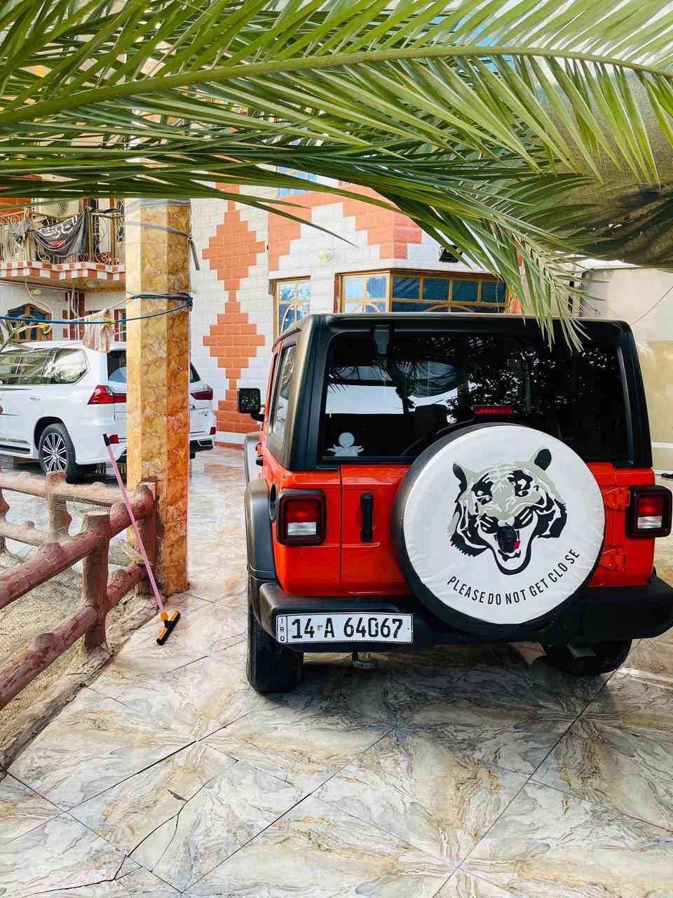 سلام عليكم
للبيع جيب رانجلر 
موديل 23 
محرك 6 سلندر 3.6
لون برتقالي فول مواصفات ماشيه 26 mi
سعر 300 وبيه مجال 
مكان السياره البصره 
رقم الهاتف / ***********
***********
