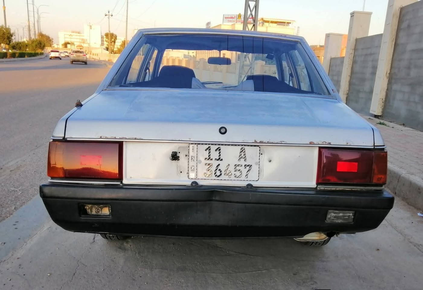 مسيوبوشي لانسر موديل 1981
سيارة ع وضع الشركة استخدام شخصي

رقم بغداد انكليزي بإسمي تحويل مباشر

السيارة بلاديه بيها خياس موضح بالصور

السعر 33 ورقة بيها مجال 

مكان السيارة بالرمادي

اتصال أو واتس

  *********** ☎️
