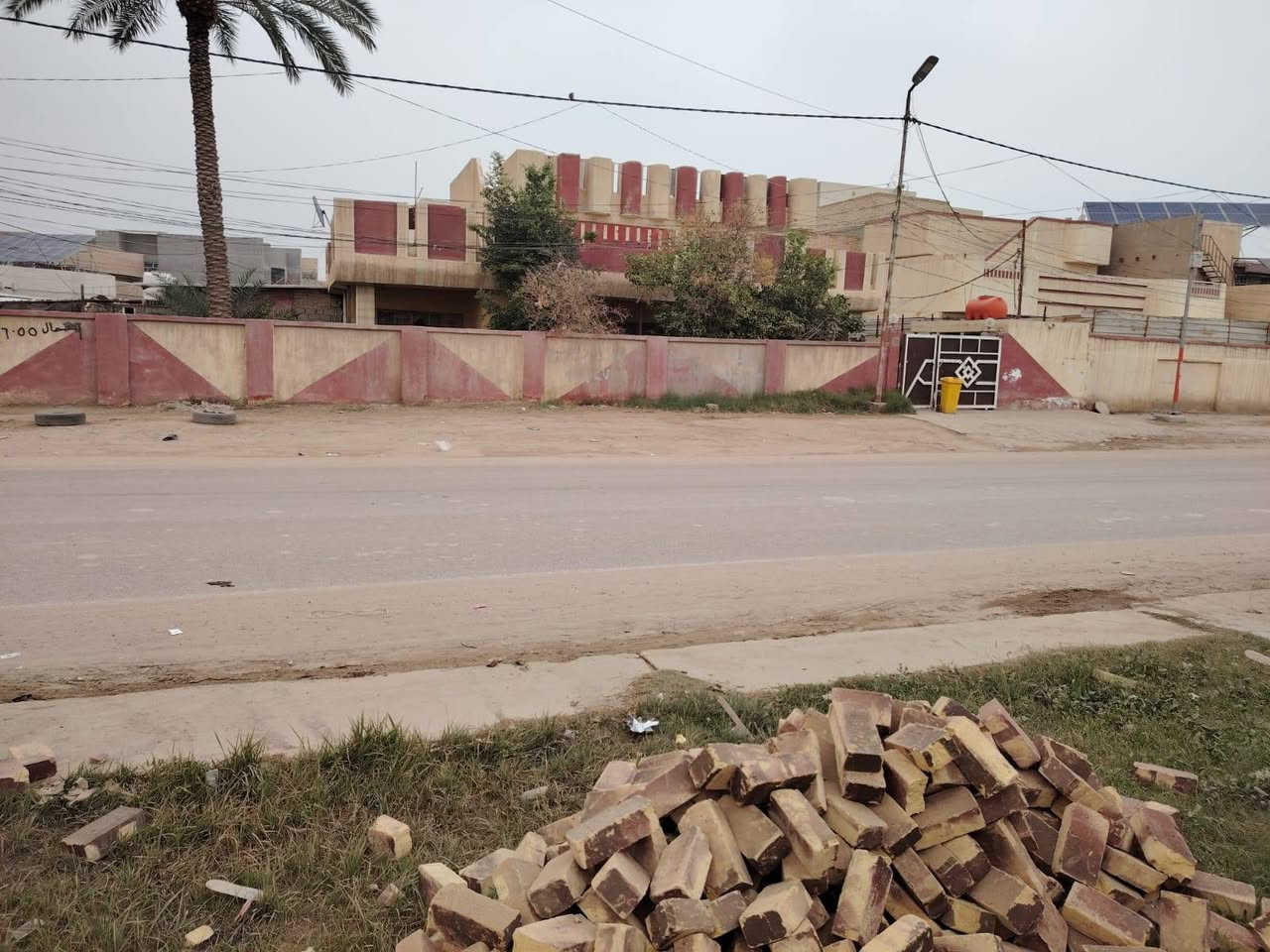 بيت تجاري بجمعيه للبيع ركن طابقين موقع مميز وراقي يقع على شارعين طابو صرف يصلح لسكن ويصلح استثمار مساحه 554استفسار واتساب ***********
